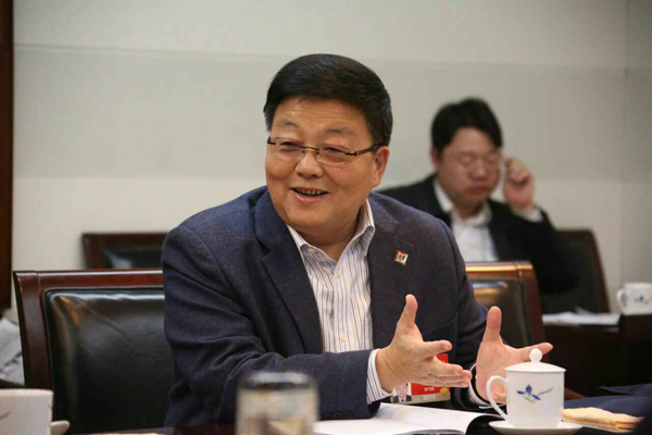 肖伟接受《人民日报》采访：进一步改进药品集中采购管理机制