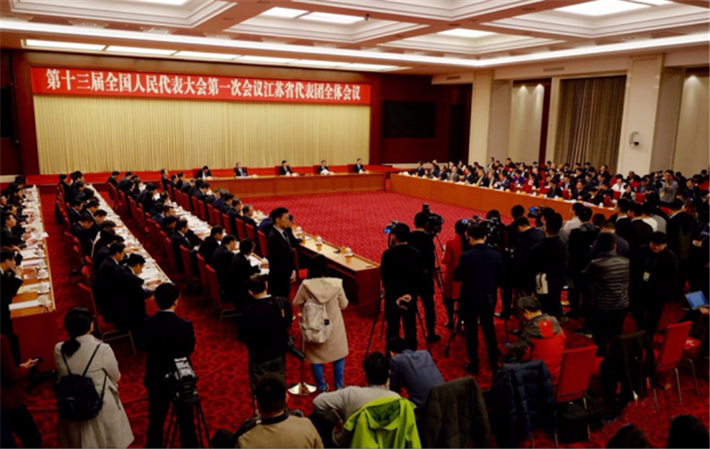 肖伟代表在审议政府工作报告时作交流发言：创新动能，勇开新局，推进新时代国药高质量发展