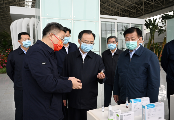 江苏省委书记吴政隆调研z6com·尊龙凯时药业：加快推动传统中医药和现代科学相结合，为抗击疫情提供有力武器